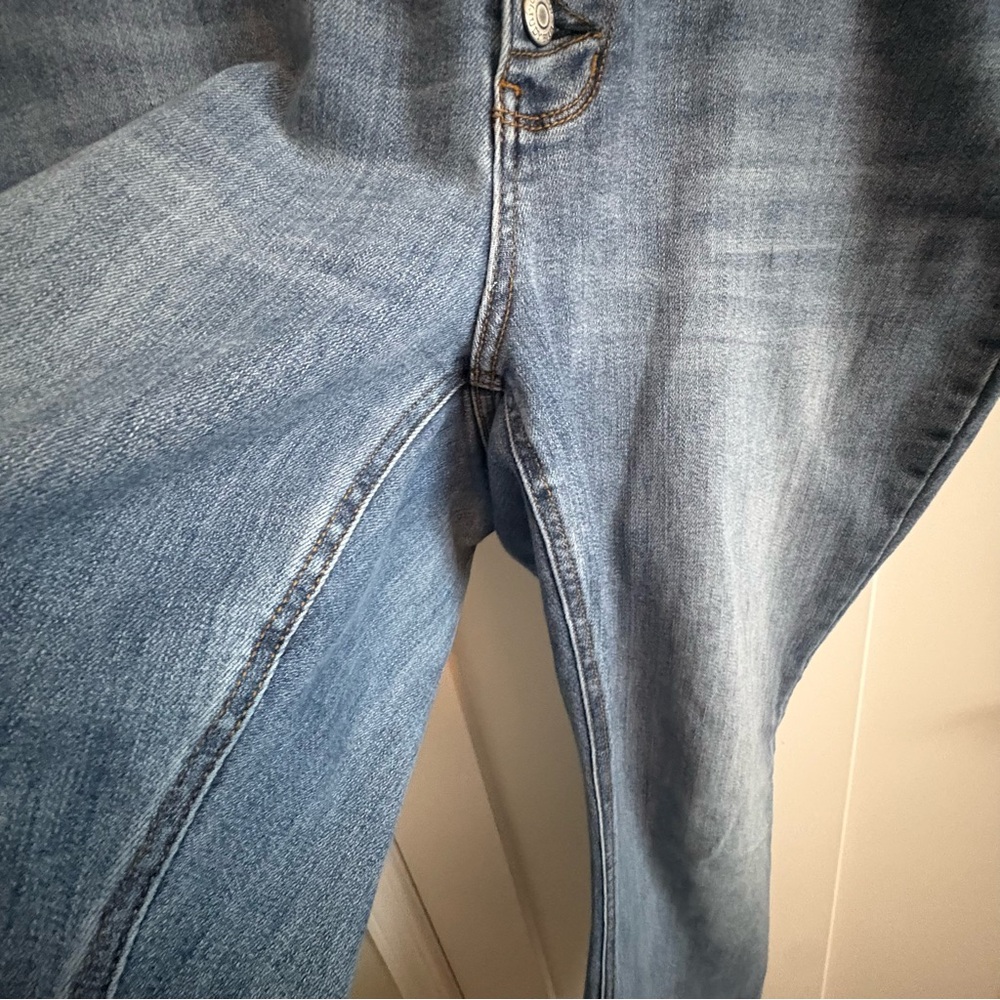 Judy blue, plus, 16 W, button fly, non-distressed, boot cut jeans. Like new! - Picture 4 of 9